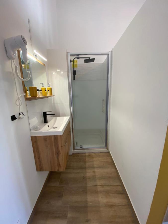Capstay Roubaix Lille Private Shower & Netflix Екстер'єр фото